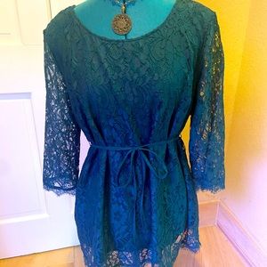 Motherhood Maternity XL Deep Green lace top.